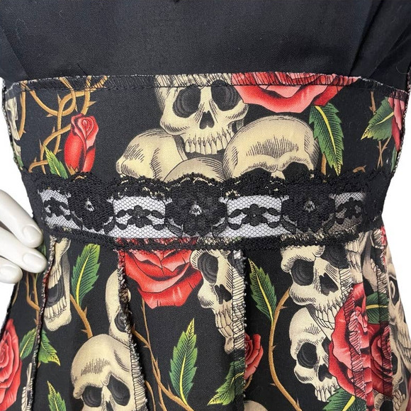Shrine NWOT Vintage Cocktail Dress Skulls and Roses Print Size M - Picture 5 of 16